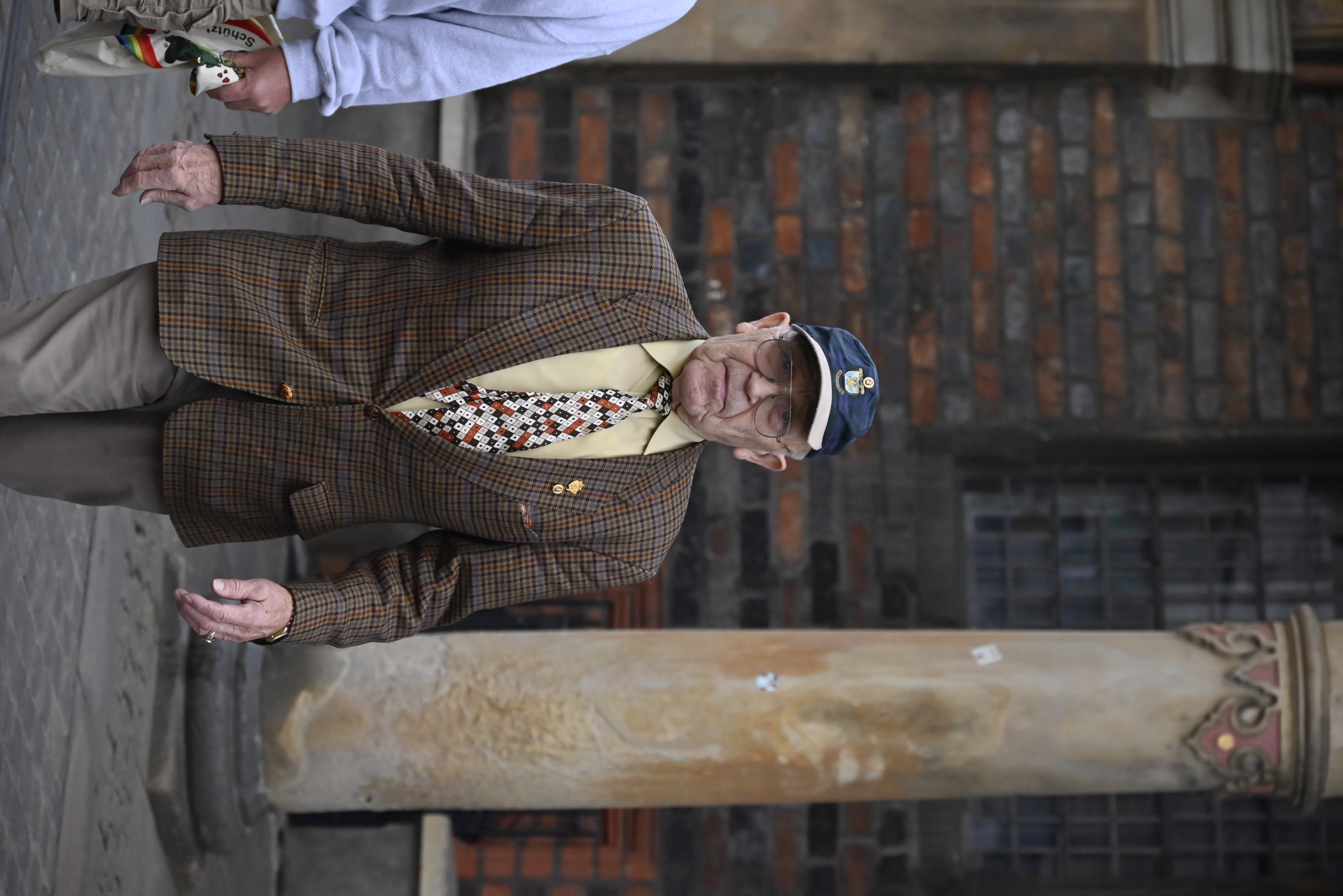 Straßenszene mit Passanten